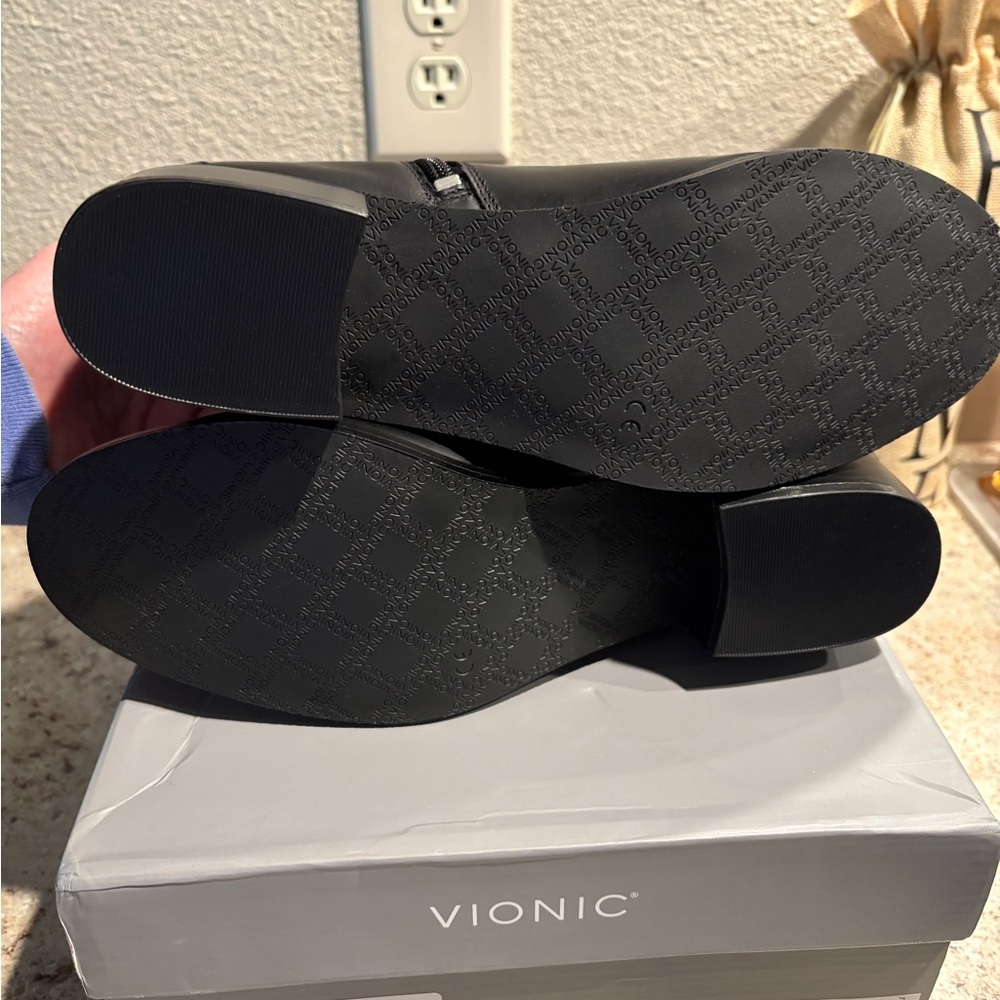 Vionic Women's Sleek Black Ankle Boots - Picture 2 of 3